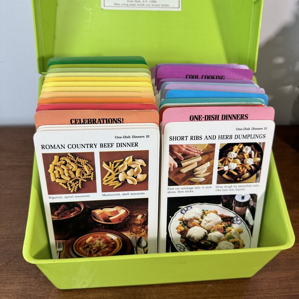 Vintage 1975 Betty Crocker Recipe Card Box Set w/ Cards & Dividers Green